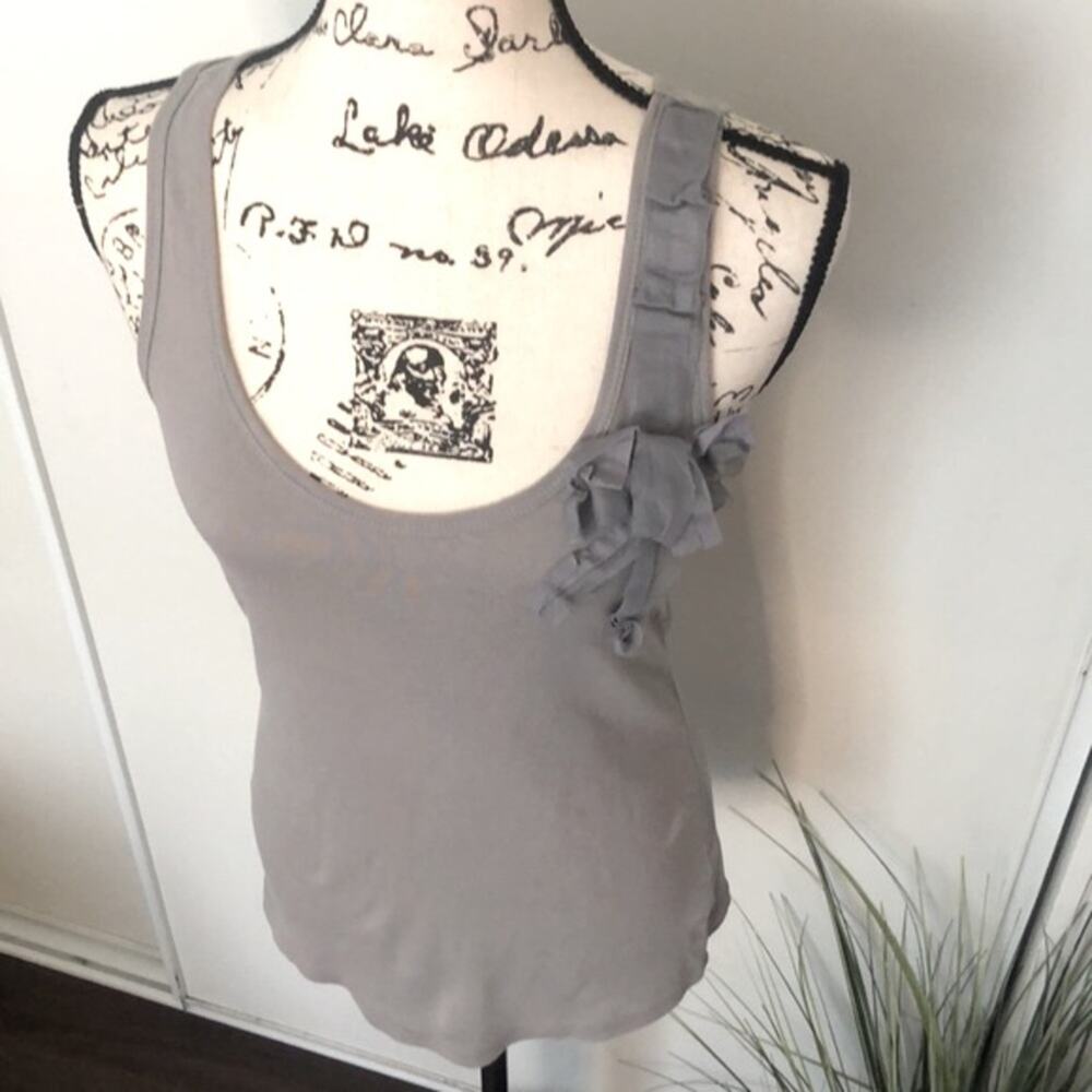 Old Navy Gray Ribbed Tank with Ruffle Detail Size Medium - Picture 2 of 5